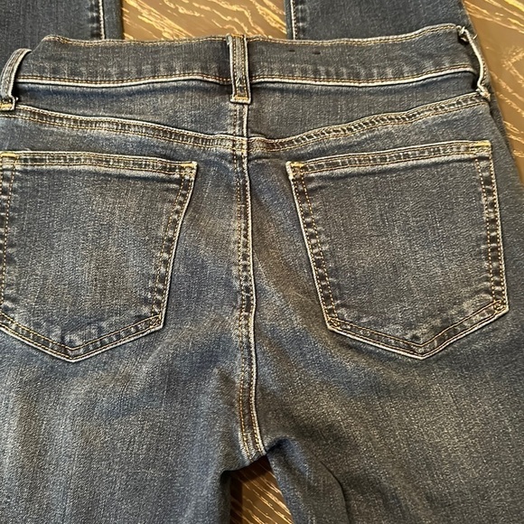 GAP true skinny high rise, medium wash, light distressing, size 26 - Picture 8 of 11